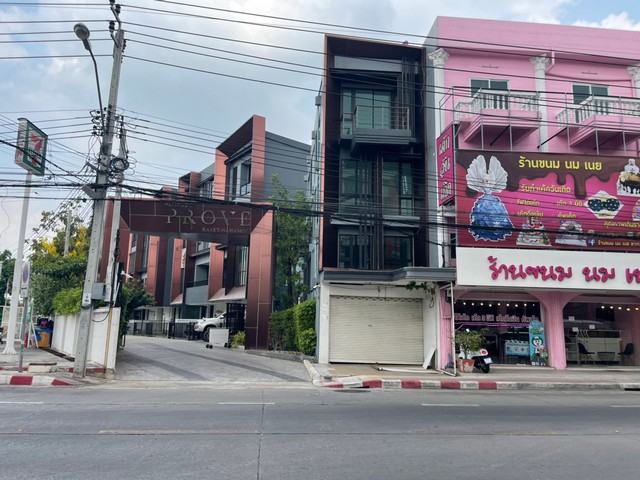 For SaleShop HouseKaset Nawamin,Ladplakao : For sale: 4-storey shophouse, 20.2 sq m, on Lat Phrao Road. New shophouse, fully decorated, good location in a community area.