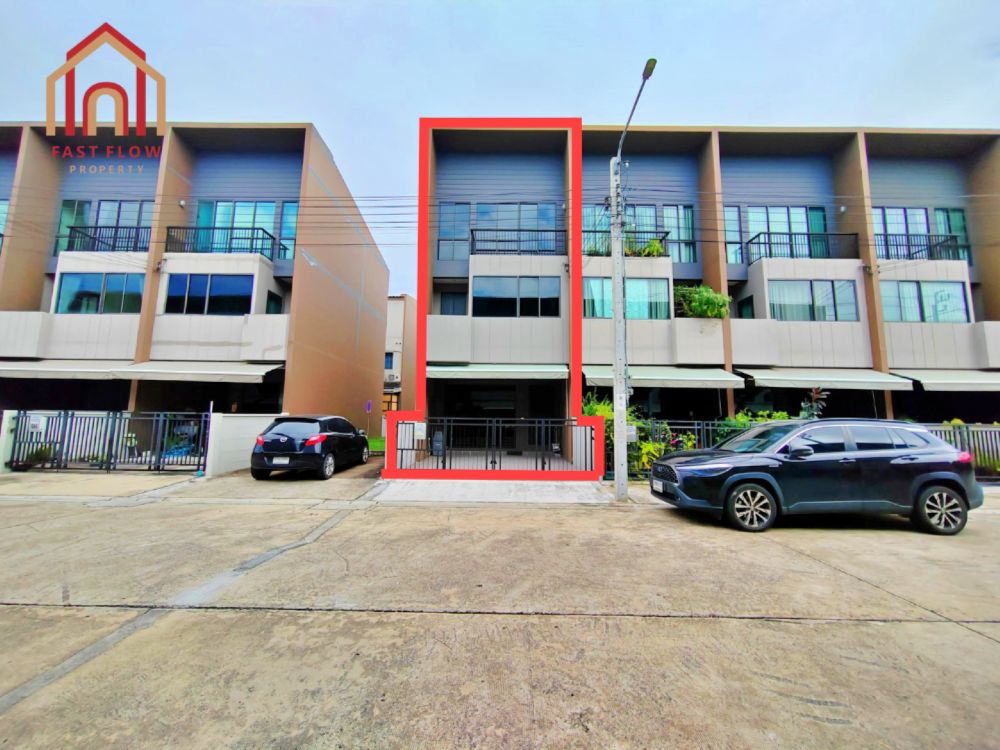 For SaleTownhomeSeri Thai, Ramkhamhaeng Nida : Selling below cost, corner townhouse, Baan Klang Muang, Lat Phrao - Seri Thai, near Siam Park, Fashion Island, Kanchanaphisek Expressway, 3-storey townhouse