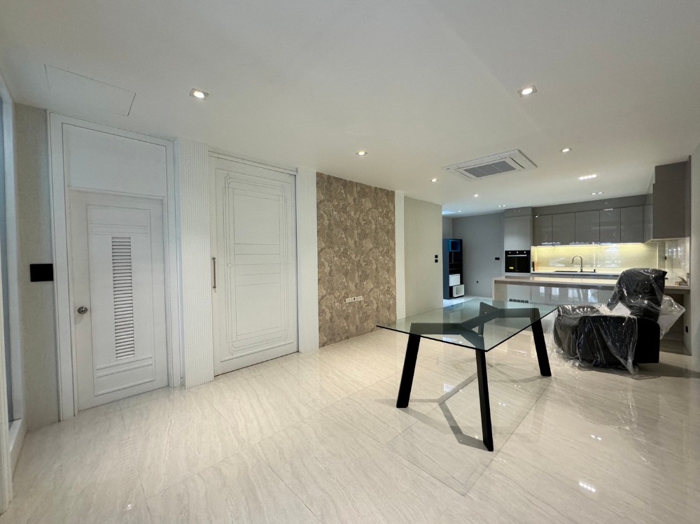 For RentTownhomeSukhumvit, Asoke, Thonglor : • 𝐑𝐄𝐍𝐓 • 𝐁𝐚𝐚𝐧 𝐊𝐥𝐚𝐧𝐠 𝐊𝐫𝐮𝐧𝐠 𝐓𝐡𝐨𝐧𝐠𝐥𝐨𝐫 • 𝟑𝟖𝟎 𝐒𝐪𝐦. • 𝟐𝟎𝟎,𝟎𝟎𝟎 • 𝐑𝐞𝐧𝐨𝐯𝐚𝐭𝐞𝐝 𝐋𝐢𝐧𝐞 𝐈𝐃 : 𝐕𝐚𝐬𝐬𝐢𝐥𝐲