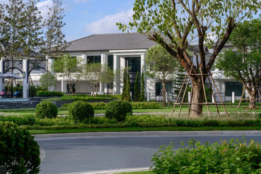 ขายบ้านลาดกระบัง สุวรรณภูมิ : 🔥 𝙎𝙃𝙊𝘾𝙆 𝘿𝙀𝘼𝙇 🔥 เศรษฐสิริ บางนา-สุวรรณภูมิ บ้านเดี่ยวสุดหรู สไตล์ โมเดิร์นคลาสสิค บนทำเลเศรษฐกิจแห่งใหม่ 𝟒ห้องนอน 𝟓ห้องน้ำ 𝟑𝟏𝟗 ตรม.เริ่ม 𝟏𝟓.𝟗𝟗 ล้าน*📱 𝟎𝟔𝟏-𝟒𝟓𝟎𝟎𝟗𝟒𝟒