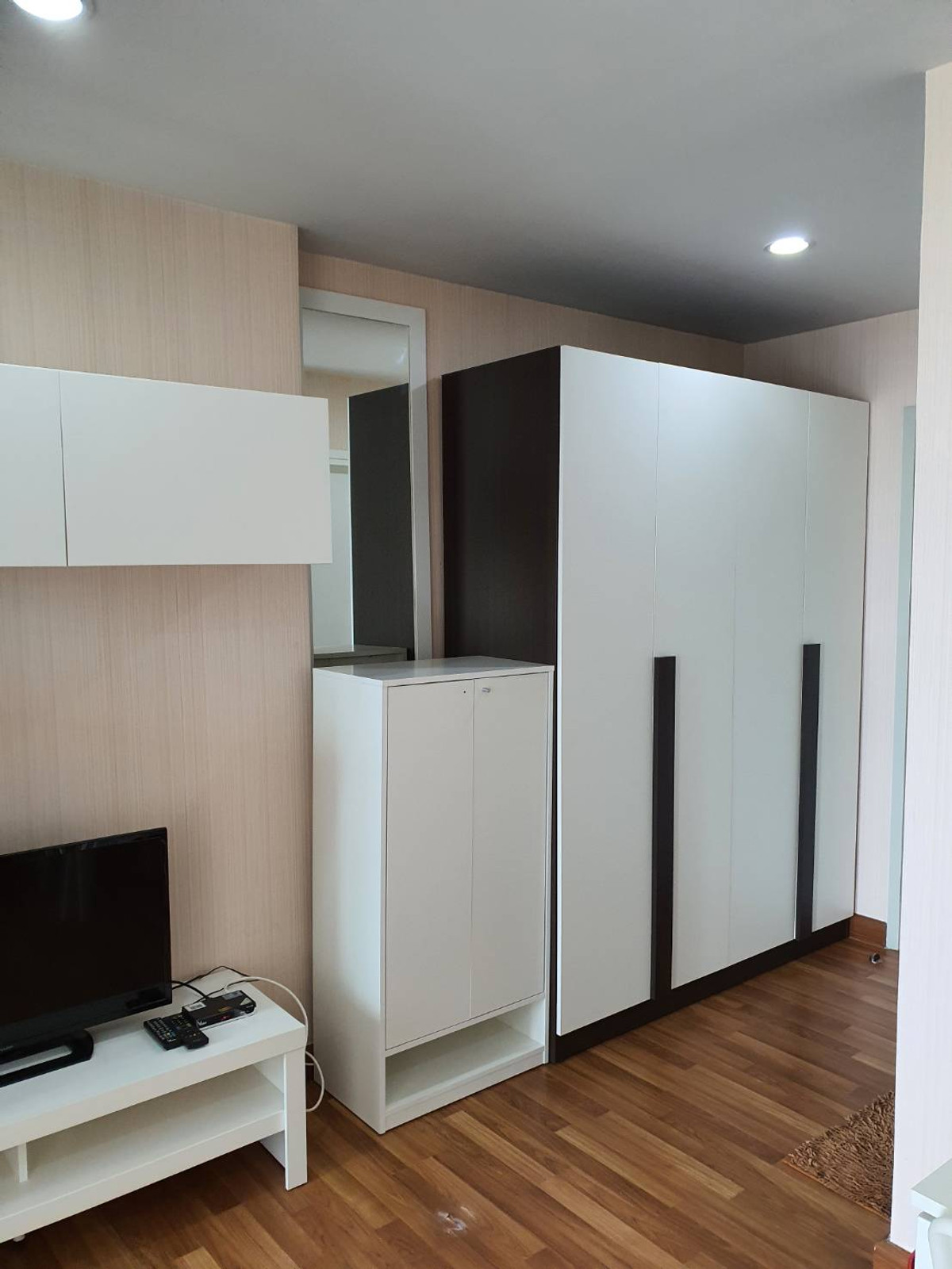 For RentCondoBang Sue, Wong Sawang, Tao Pun : Condo for rent, Regent Home Bang Son Phase 27, beautiful room, Building B, 24th floor, open view, north, rent 8,000 baht 
