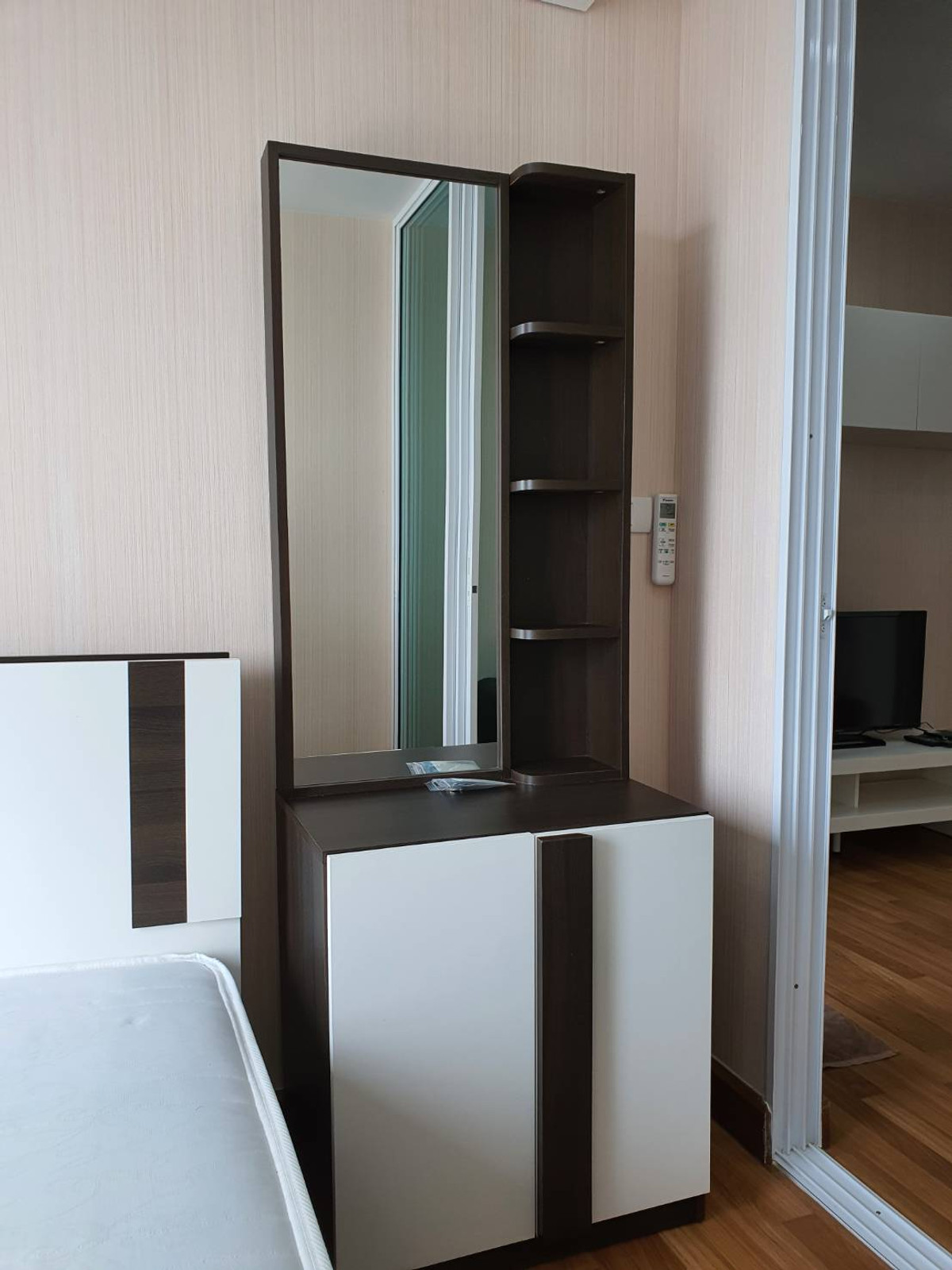 For RentCondoBang Sue, Wong Sawang, Tao Pun : Condo for rent, Regent Home Bang Son Phase 27, beautiful room, Building B, 24th floor, open view, north, rent 8,000 baht 