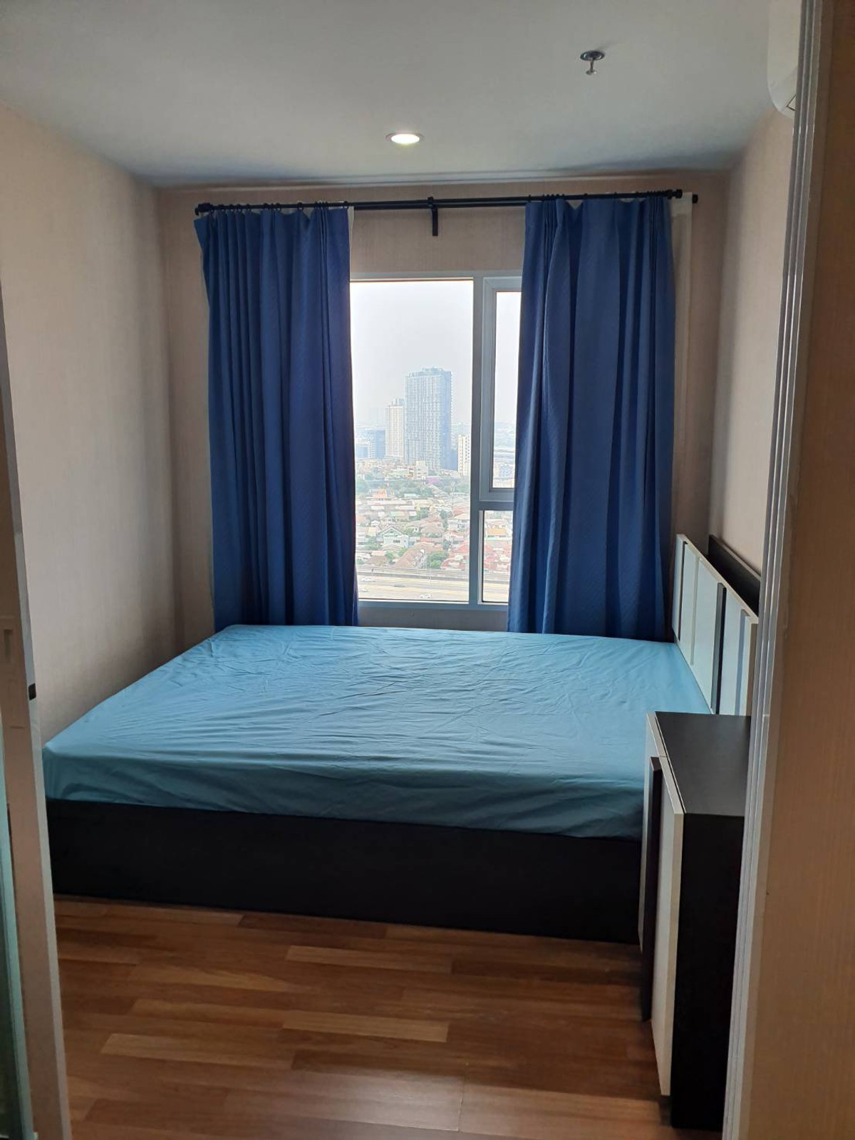 For RentCondoBang Sue, Wong Sawang, Tao Pun : Condo for rent, Regent Home Bang Son Phase 27, beautiful room, Building B, 24th floor, open view, north, rent 8,000 baht 