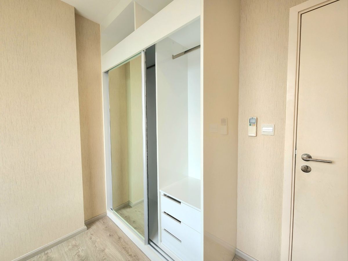 ขายคอนโดปิ่นเกล้า จรัญสนิทวงศ์ : ลดราคาโหด ขายห้องหายาก ทิศใต้ 32 ตารางเมตร **ขายพร้อมอยู่** ขาย The Tree จรัญ30 คอนโดทำเลศิริราช ยูนิตน้อยสุดส่วนตัว 12 ห้องต่อ 1 ชั้น สังคมดีมาก SN494.10