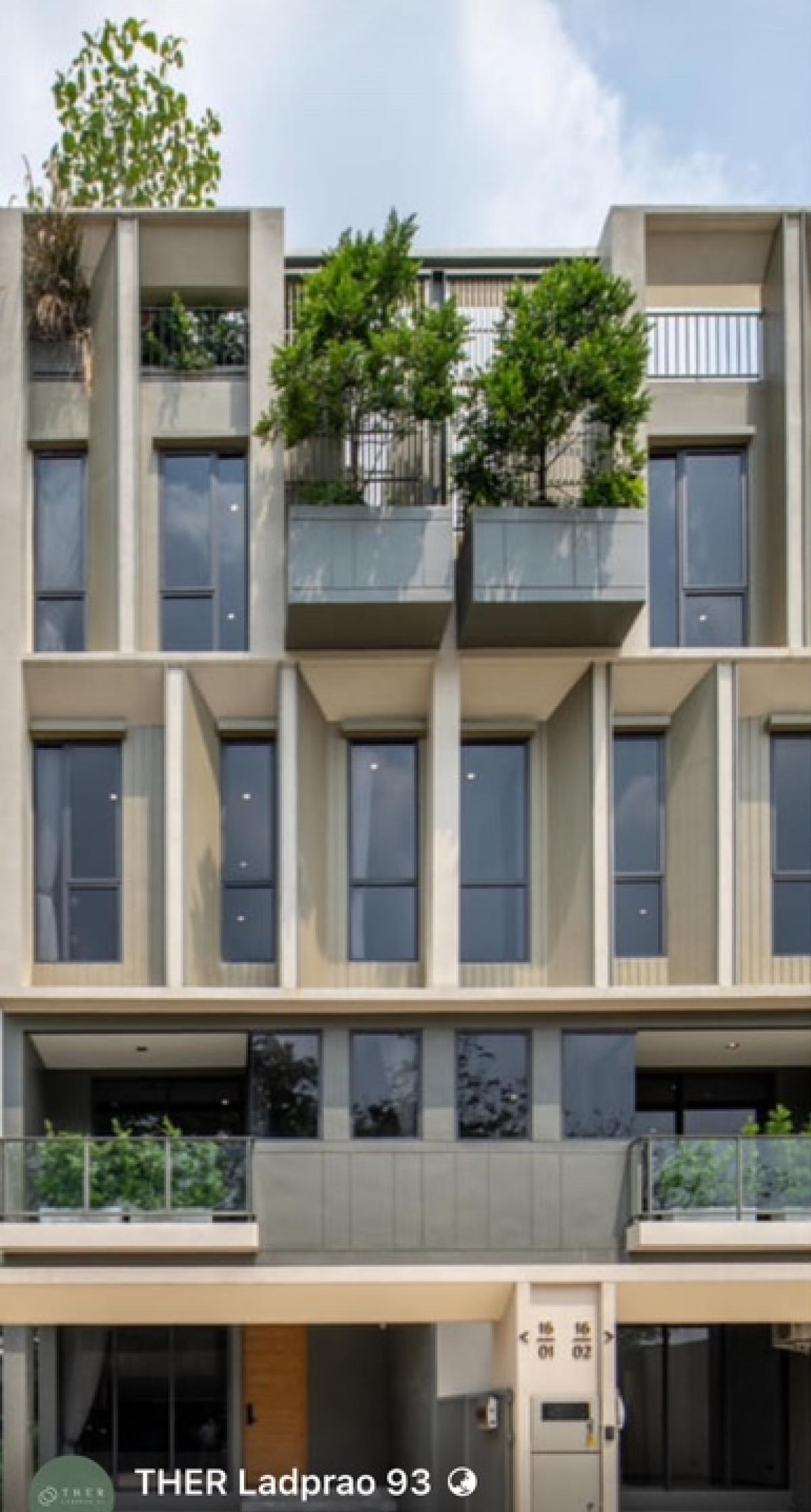 For SaleTownhomeLadprao101, Happy Land, The Mall Bang Kapi : Ther Lat Phrao 93, house facing north, beautiful garden view, large glass windows, duplex, not hot, 5-storey house