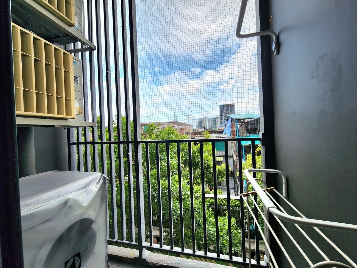 ขายคอนโดปิ่นเกล้า จรัญสนิทวงศ์ : ลดราคาโหด ขายห้องหายาก ทิศใต้ 32 ตารางเมตร **ขายพร้อมอยู่** ขาย The Tree จรัญ30 คอนโดทำเลศิริราช ยูนิตน้อยสุดส่วนตัว 12 ห้องต่อ 1 ชั้น สังคมดีมาก SN494.10