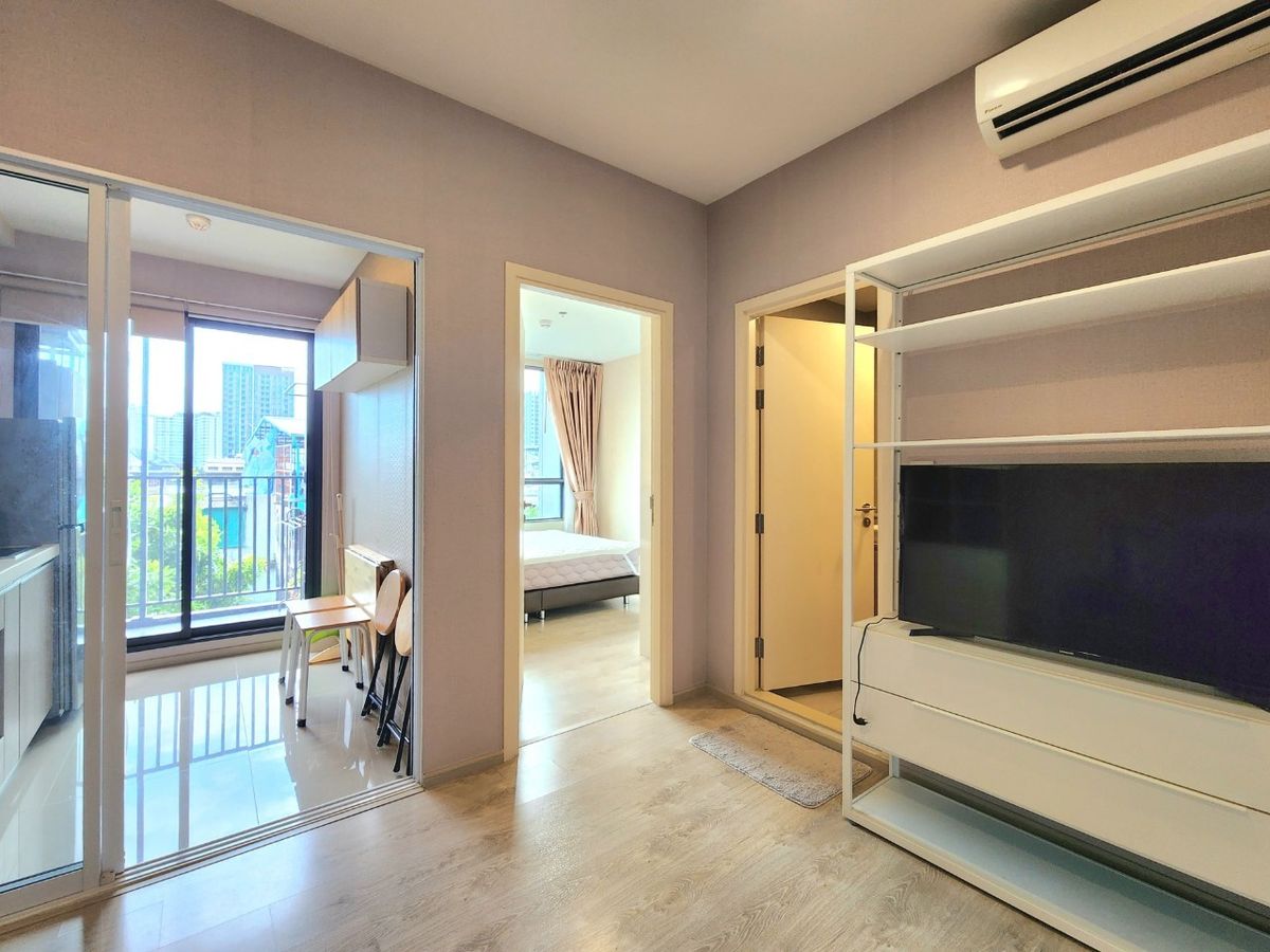 ขายคอนโดปิ่นเกล้า จรัญสนิทวงศ์ : ลดราคาโหด ขายห้องหายาก ทิศใต้ 32 ตารางเมตร **ขายพร้อมอยู่** ขาย The Tree จรัญ30 คอนโดทำเลศิริราช ยูนิตน้อยสุดส่วนตัว 12 ห้องต่อ 1 ชั้น สังคมดีมาก SN494.10