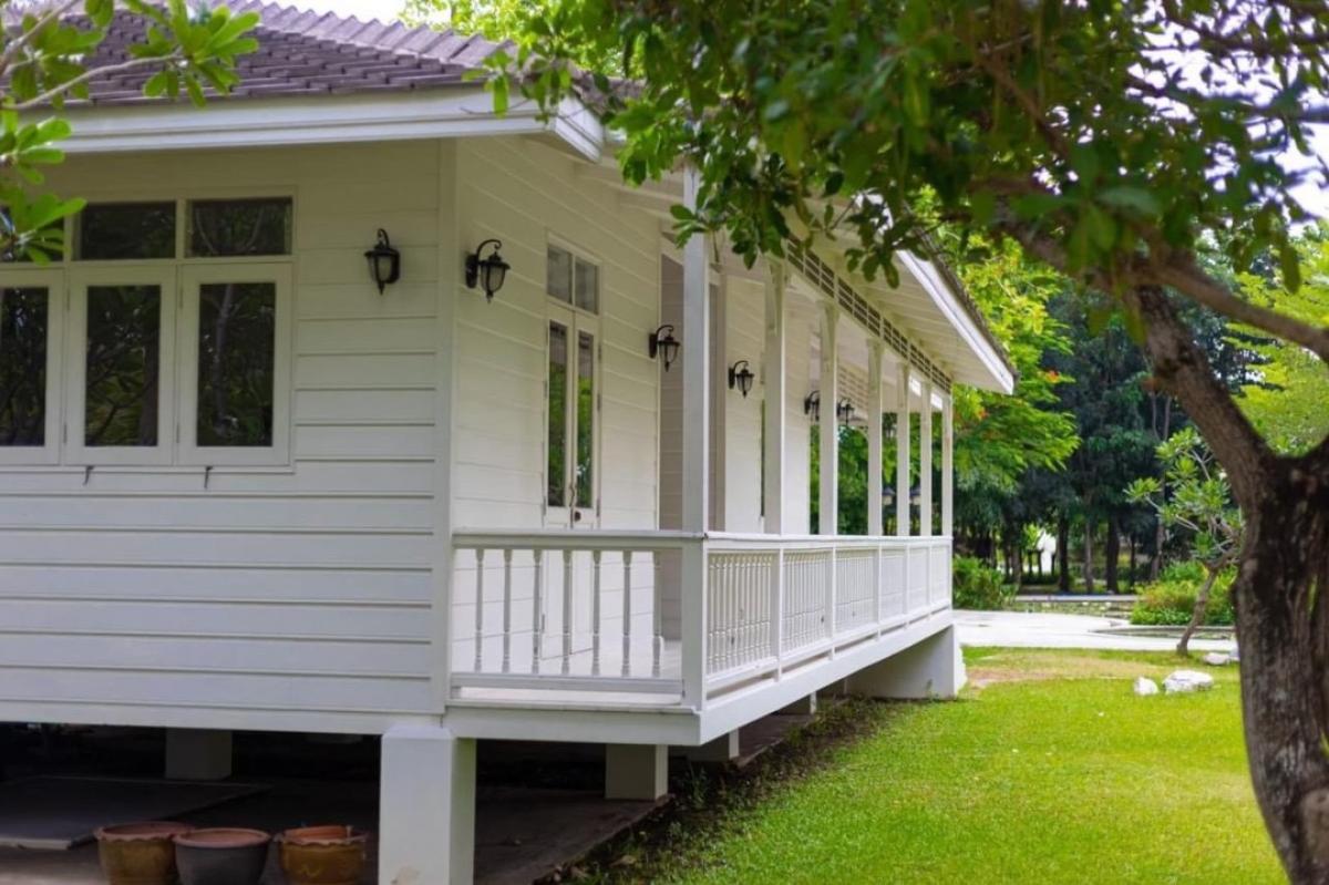 For RentHouseMahachai Samut Sakhon : 📢👇 For sale / rent 2 houses on 3 rai of land, Colonial style and California style, located in Krathum Baen District, Samut Sakhon