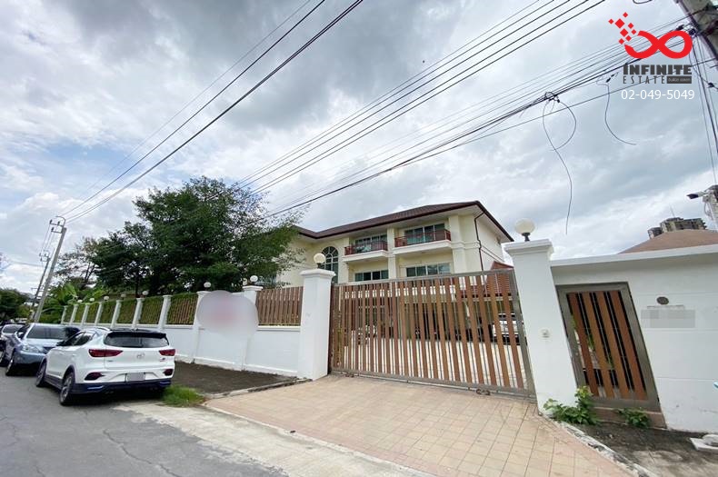 For SaleHouseChaengwatana, Muangthong : For sale: 3-storey detached house, 218 square wah, Muang Thong Thani Village Project 2, Bond Street