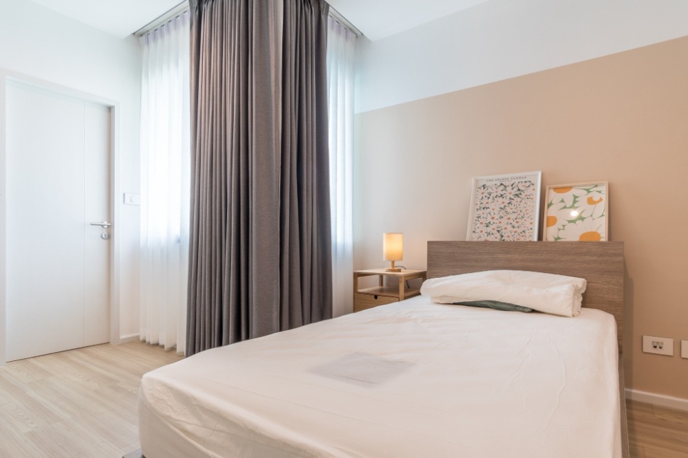 For SaleTownhomePattanakan, Srinakarin : S-HNVNS102 For sale Townhome Nirvana Define Rama 9, size 22 sq.w., 3.5 floors, the front of the house faces east, usable area 230 sq.m., 3 bedrooms, 4 bathrooms, 16 million, 064-959-8900