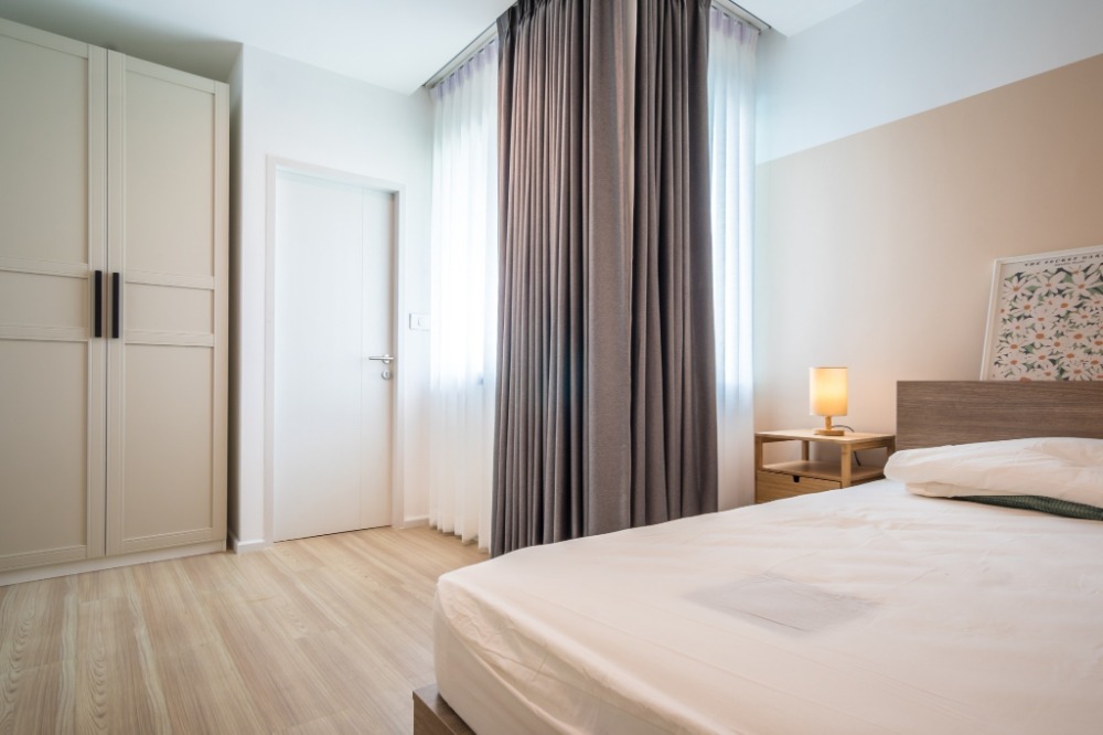 For SaleTownhomePattanakan, Srinakarin : S-HNVNS102 For sale Townhome Nirvana Define Rama 9, size 22 sq.w., 3.5 floors, the front of the house faces east, usable area 230 sq.m., 3 bedrooms, 4 bathrooms, 16 million, 064-959-8900