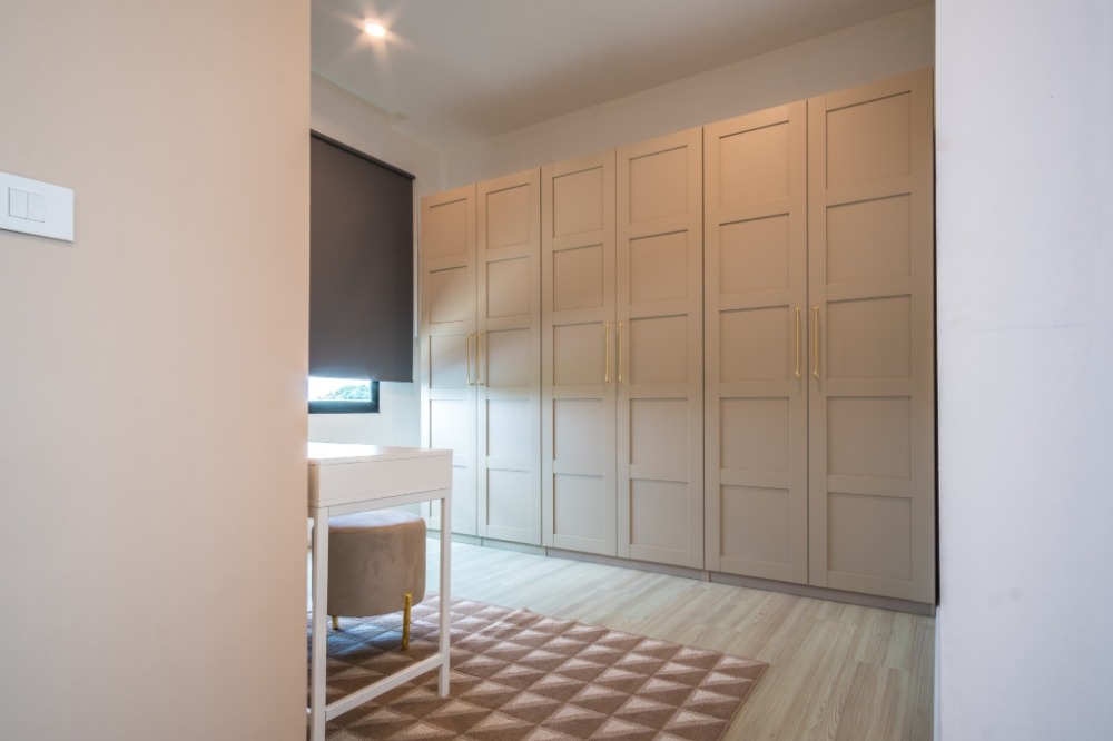 For SaleTownhomePattanakan, Srinakarin : S-HNVNS102 For sale Townhome Nirvana Define Rama 9, size 22 sq.w., 3.5 floors, the front of the house faces east, usable area 230 sq.m., 3 bedrooms, 4 bathrooms, 16 million, 064-959-8900