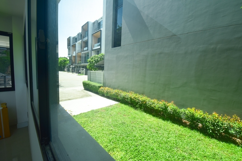 For SaleTownhomePattanakan, Srinakarin : S-HNVNS102 For sale Townhome Nirvana Define Rama 9, size 22 sq.w., 3.5 floors, the front of the house faces east, usable area 230 sq.m., 3 bedrooms, 4 bathrooms, 16 million, 064-959-8900