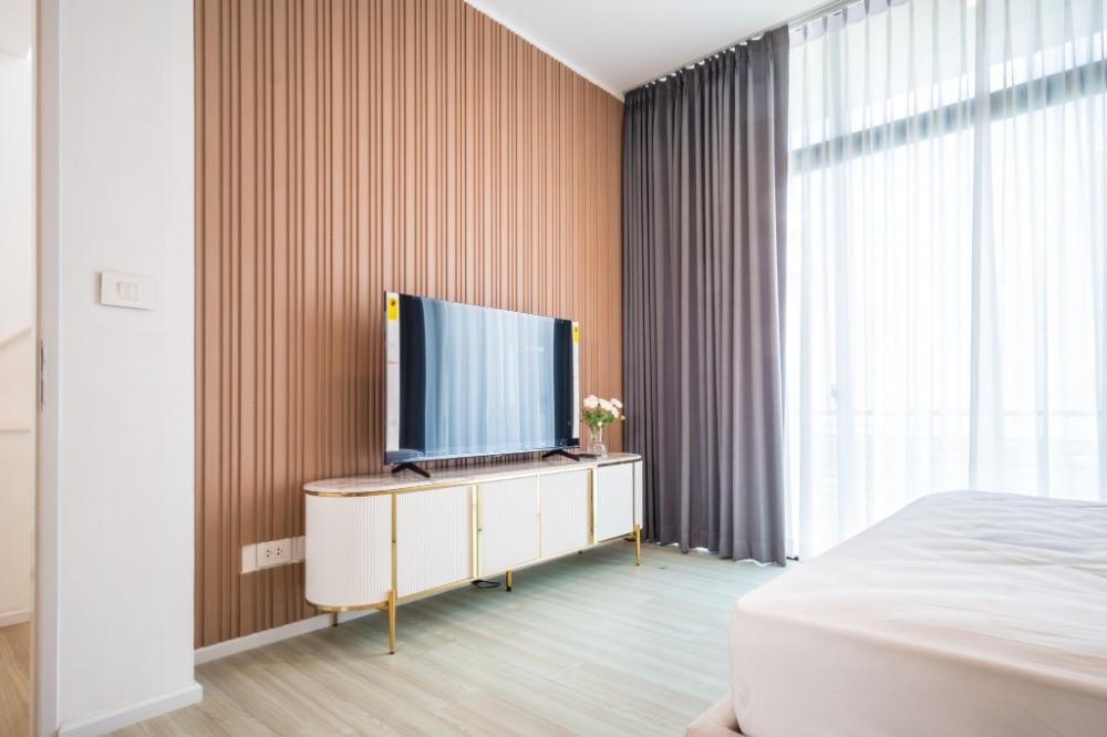 For SaleTownhomePattanakan, Srinakarin : S-HNVNS102 For sale Townhome Nirvana Define Rama 9, size 22 sq.w., 3.5 floors, the front of the house faces east, usable area 230 sq.m., 3 bedrooms, 4 bathrooms, 16 million, 064-959-8900