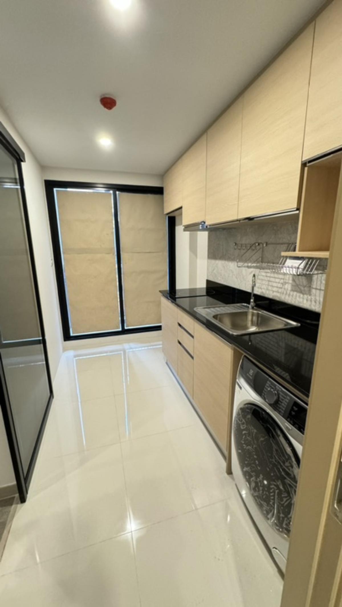 ขายคอนโดสาทร นราธิวาส : ราคาสุดว้าวว 110,000/ sqm.  ในย่านสาทร