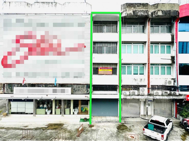 For SaleShop HouseRatchadapisek, Huaikwang, Suttisan : Commercial building for sale, 4 and a half floors, Ratchadaphisek Road, Samsen Nok Subdistrict, 270 sq m.