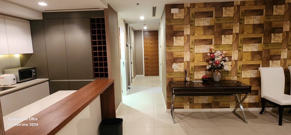 For RentCondoWongwianyai, Charoennakor : • 𝐓𝐡𝐞 𝐑𝐢𝐯𝐞𝐫 • 𝟑 𝐁𝐞𝐝 𝟑 𝐁𝐚𝐭𝐡 • 𝟏𝟒𝟖 𝐒𝐪𝐦. • 𝐑𝐢𝐯𝐞𝐫-𝐕𝐢𝐞𝐰 • 𝐋𝐢𝐧𝐞 𝐈𝐃 : 𝐕𝐚𝐬𝐬𝐢𝐥𝐲