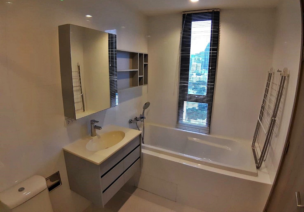 For RentCondoSukhumvit, Asoke, Thonglor : • 𝐑𝐄𝐍𝐓 • 𝐇𝐐 𝐓𝐡𝐨𝐧𝐠𝐥𝐨𝐫 • 𝟐 𝐁𝐞𝐝 + 𝐁𝐚𝐭𝐡𝐭𝐮𝐛 • 𝟕𝟓 𝐒𝐪𝐦. • 𝟔𝟓𝟎𝟎𝟎 • 𝐅𝐮𝐫𝐧𝐢𝐬𝐡𝐞𝐝 𝐋𝐢𝐧𝐞 𝐈𝐃 : 𝐕𝐚𝐬𝐬𝐢𝐥𝐲