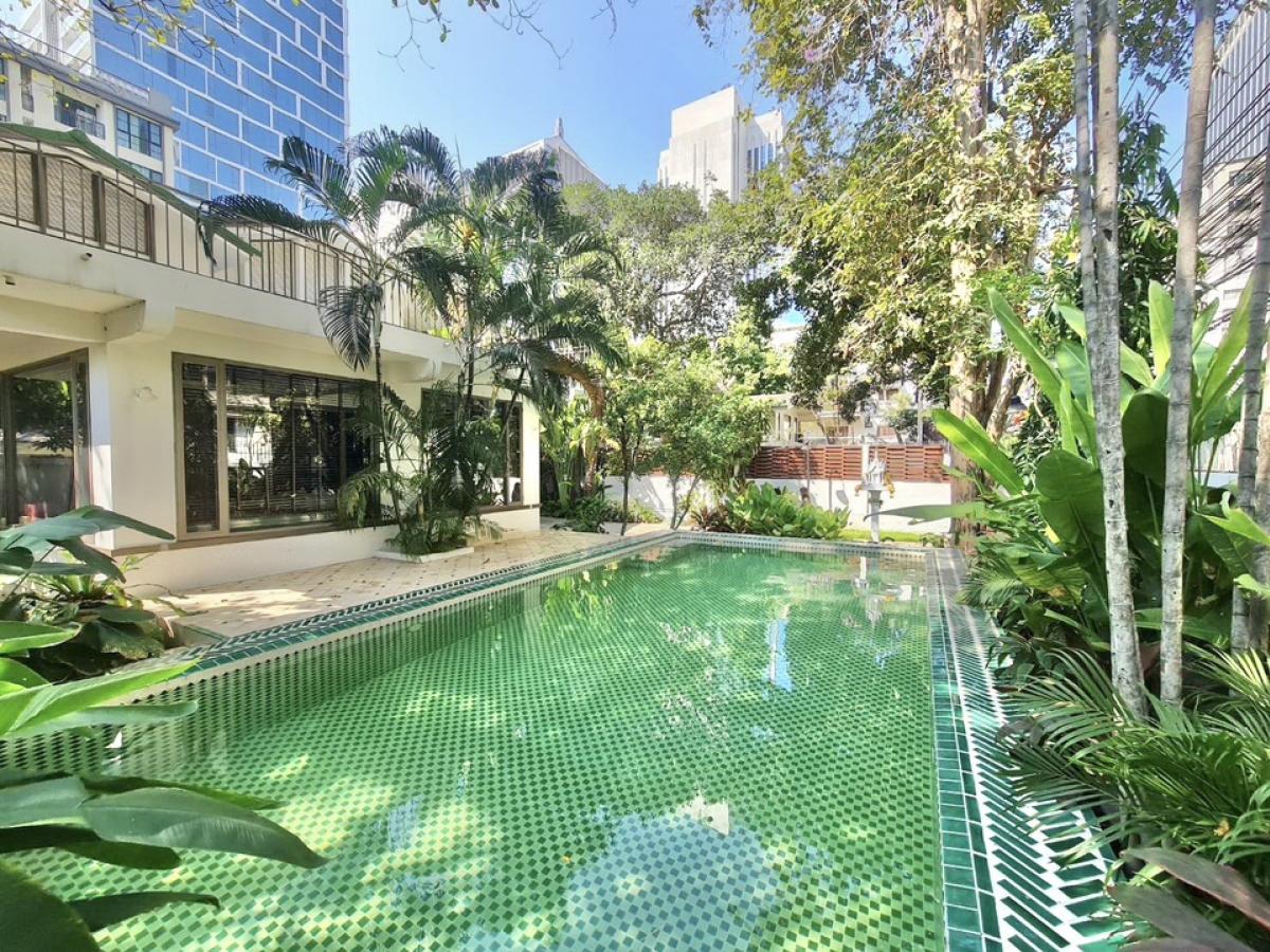 For RentHouseWitthayu, Chidlom, Langsuan, Ploenchit : Rare Items Announcing for Hot Retal Details with Big Private Pool Villa On Heart of Soi Tonson, Lumpini, Pathumwan, Bangkok. Near Embassy, ​​Luxury Residences and Famously Beautiful Places