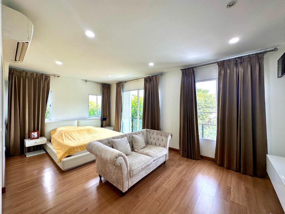 For SaleHousePattanakan, Srinakarin : The Plant Pattanakarn, for sale detached house, fully furnished, ready to move in.