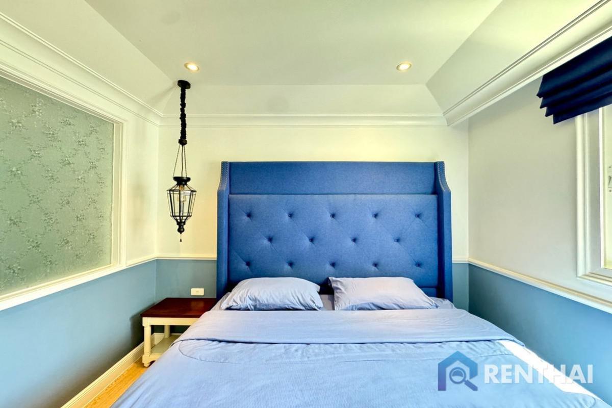 For sale Seven Seas - Cote D'Azur   1 bedroom 35 sqm Pool view Loading...