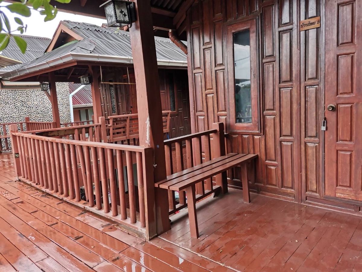 ขายที่ดินพัทยา บางแสน ชลบุรี สัตหีบ : ขายขาดทุน !! ที่ดินแถมบ้านเรือนไทย ไม้สัก สภาพดี เดิมเคยเปิดเป็นโฮมสเตย์และคาเฟ่   เนื้อที่ 7-3-70 ไร่ ต.หมอนนาง อ.พนัสนิคม จ.ชลบุรี