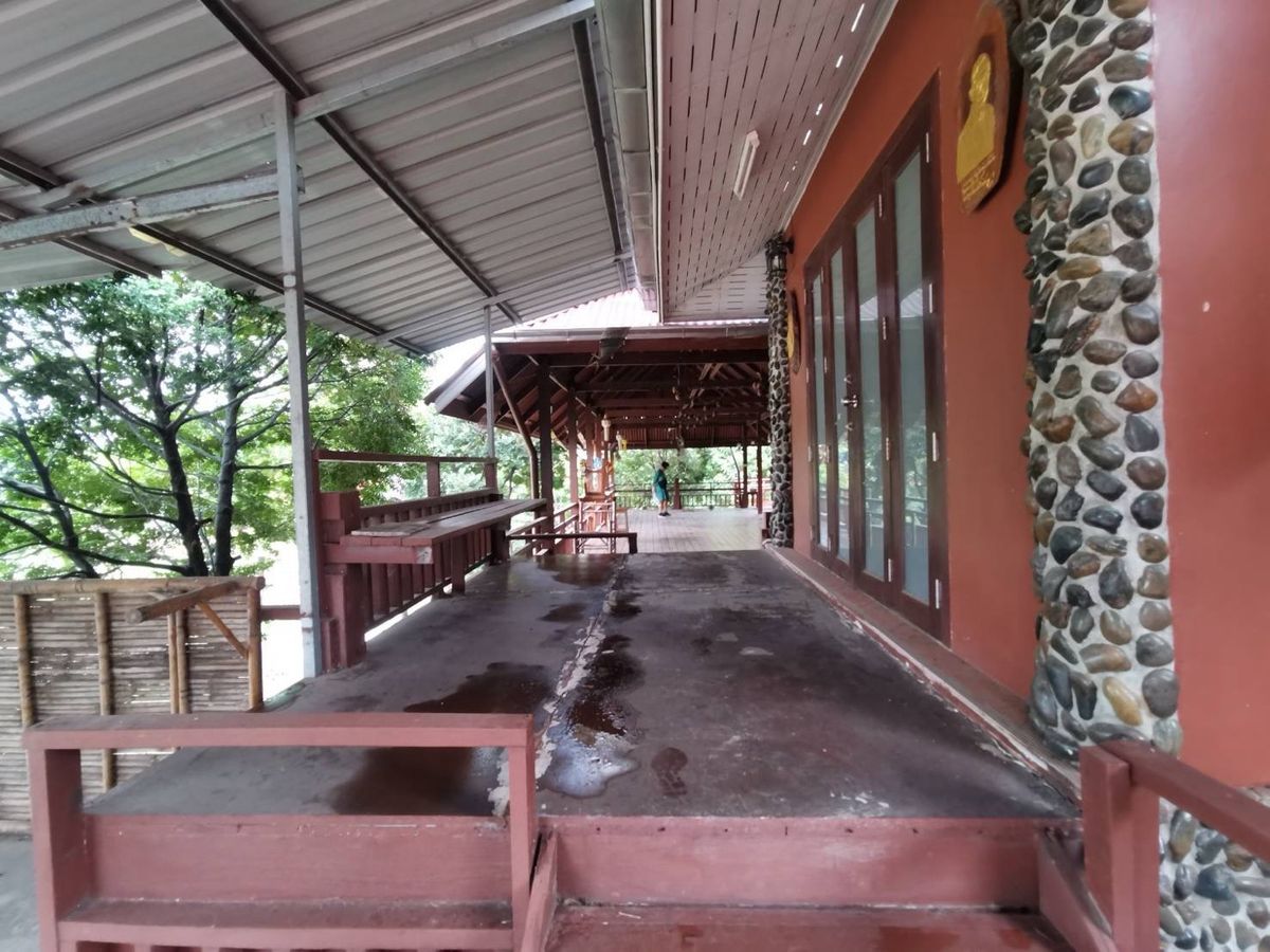 ขายที่ดินพัทยา บางแสน ชลบุรี สัตหีบ : ขายขาดทุน !! ที่ดินแถมบ้านเรือนไทย ไม้สัก สภาพดี เดิมเคยเปิดเป็นโฮมสเตย์และคาเฟ่   เนื้อที่ 7-3-70 ไร่ ต.หมอนนาง อ.พนัสนิคม จ.ชลบุรี