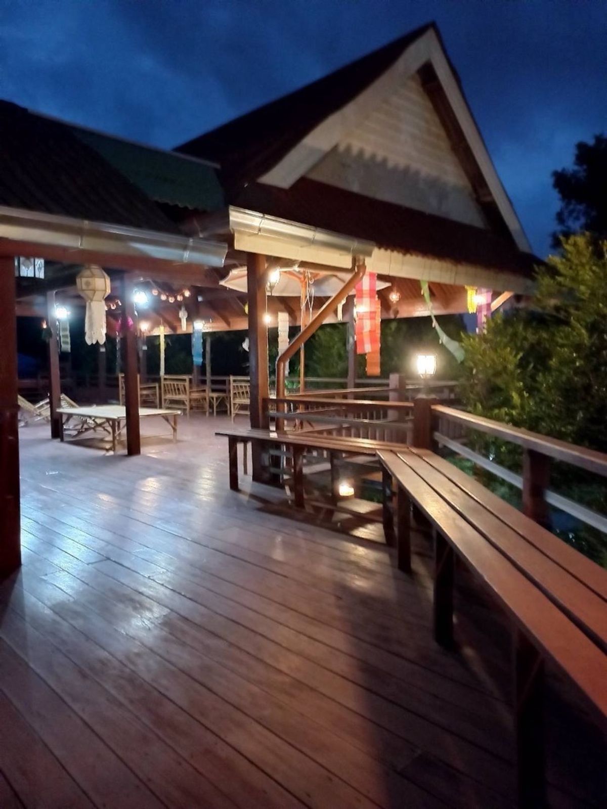 ขายที่ดินพัทยา บางแสน ชลบุรี สัตหีบ : ขายขาดทุน !! ที่ดินแถมบ้านเรือนไทย ไม้สัก สภาพดี เดิมเคยเปิดเป็นโฮมสเตย์และคาเฟ่   เนื้อที่ 7-3-70 ไร่ ต.หมอนนาง อ.พนัสนิคม จ.ชลบุรี