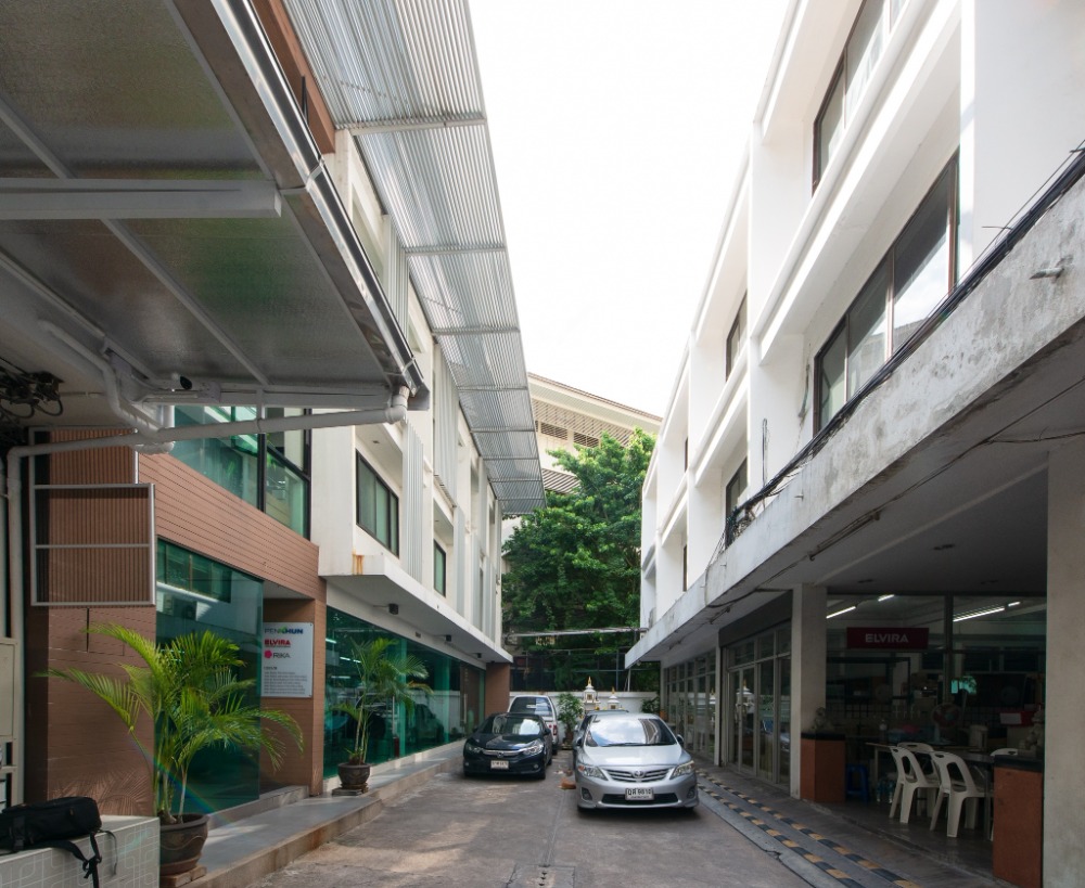 For SaleShop HouseSukhumvit, Asoke, Thonglor : Commercial Building BTS Ekamai / 6 Units (SALE) PALM801