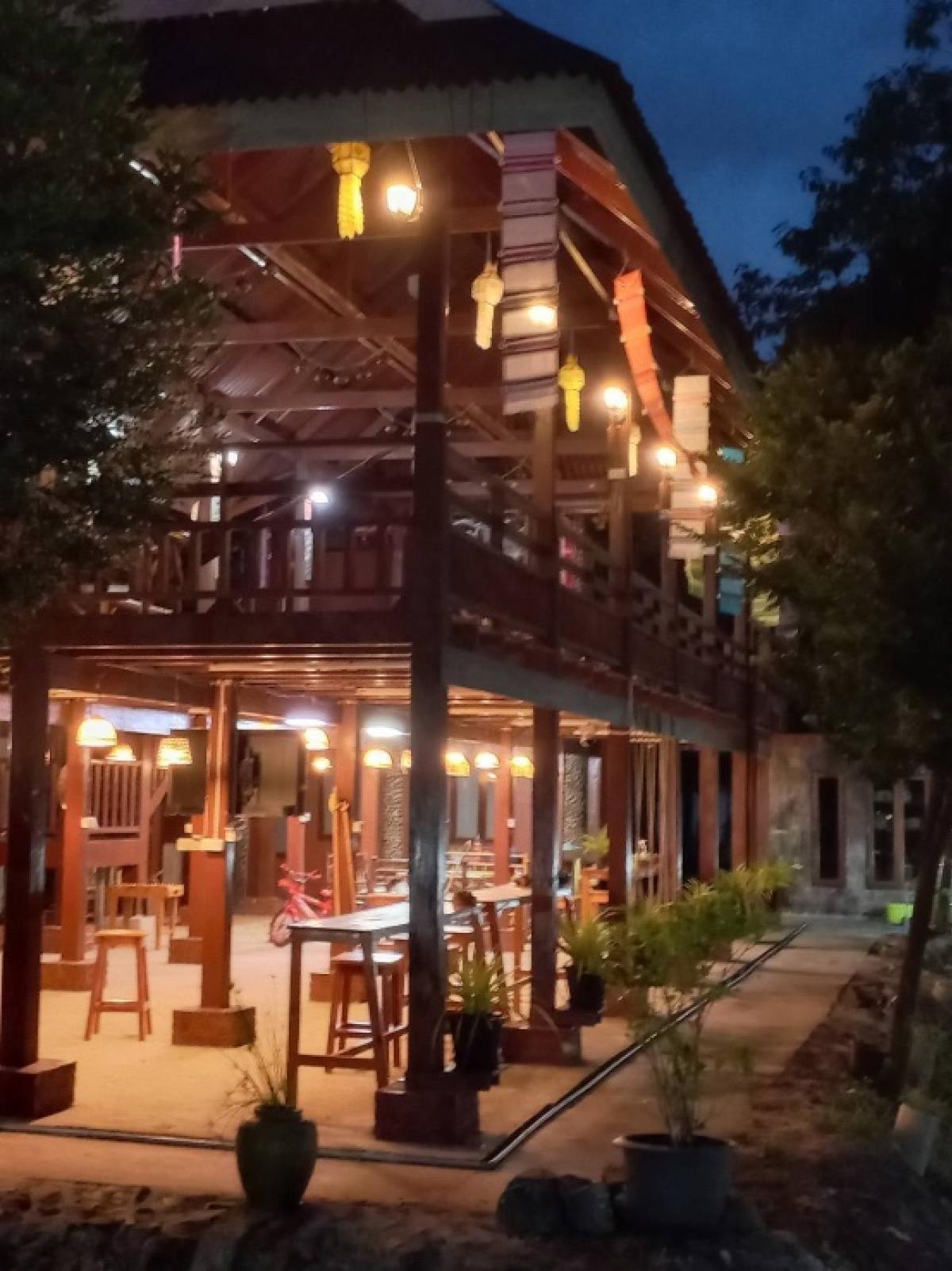 ขายที่ดินพัทยา บางแสน ชลบุรี สัตหีบ : ขายขาดทุน !! ที่ดินแถมบ้านเรือนไทย ไม้สัก สภาพดี เดิมเคยเปิดเป็นโฮมสเตย์และคาเฟ่   เนื้อที่ 7-3-70 ไร่ ต.หมอนนาง อ.พนัสนิคม จ.ชลบุรี