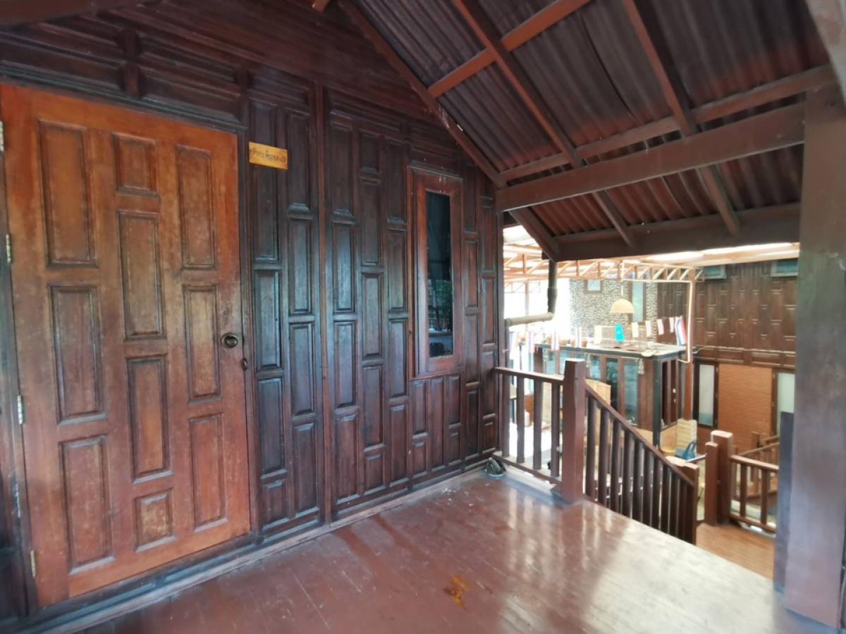 ขายที่ดินพัทยา บางแสน ชลบุรี สัตหีบ : ขายขาดทุน !! ที่ดินแถมบ้านเรือนไทย ไม้สัก สภาพดี เดิมเคยเปิดเป็นโฮมสเตย์และคาเฟ่   เนื้อที่ 7-3-70 ไร่ ต.หมอนนาง อ.พนัสนิคม จ.ชลบุรี