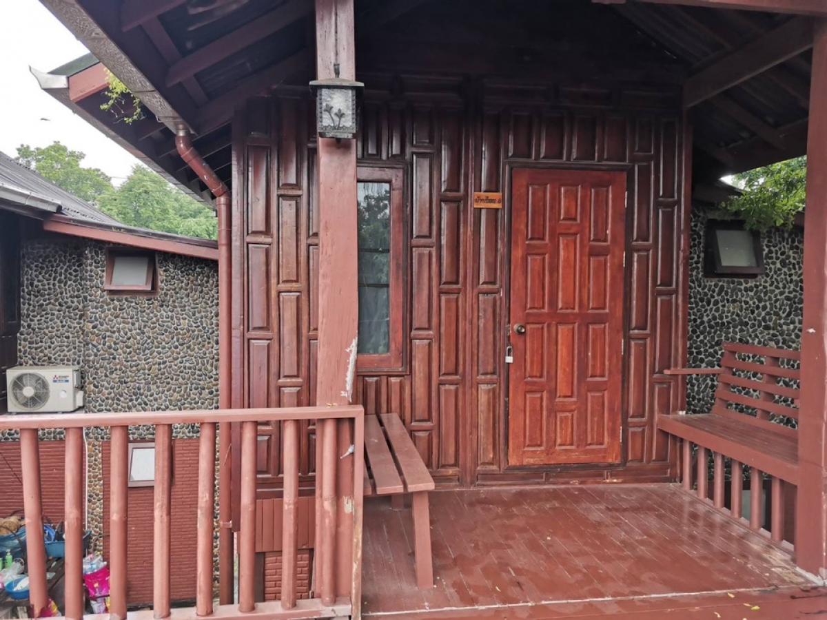 ขายที่ดินพัทยา บางแสน ชลบุรี สัตหีบ : ขายขาดทุน !! ที่ดินแถมบ้านเรือนไทย ไม้สัก สภาพดี เดิมเคยเปิดเป็นโฮมสเตย์และคาเฟ่   เนื้อที่ 7-3-70 ไร่ ต.หมอนนาง อ.พนัสนิคม จ.ชลบุรี