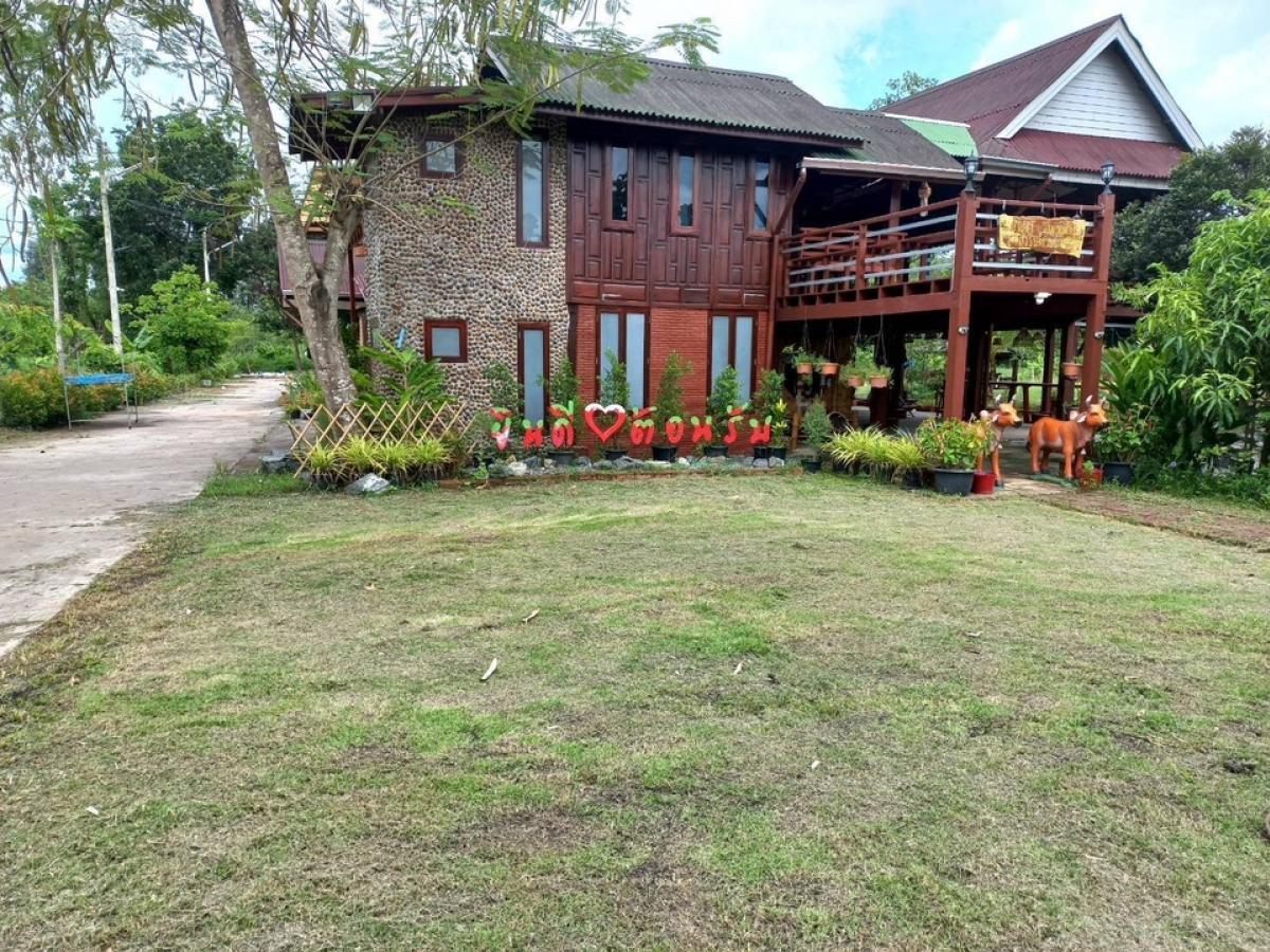 ขายที่ดินพัทยา บางแสน ชลบุรี สัตหีบ : ขายขาดทุน !! ที่ดินแถมบ้านเรือนไทย ไม้สัก สภาพดี เดิมเคยเปิดเป็นโฮมสเตย์และคาเฟ่   เนื้อที่ 7-3-70 ไร่ ต.หมอนนาง อ.พนัสนิคม จ.ชลบุรี