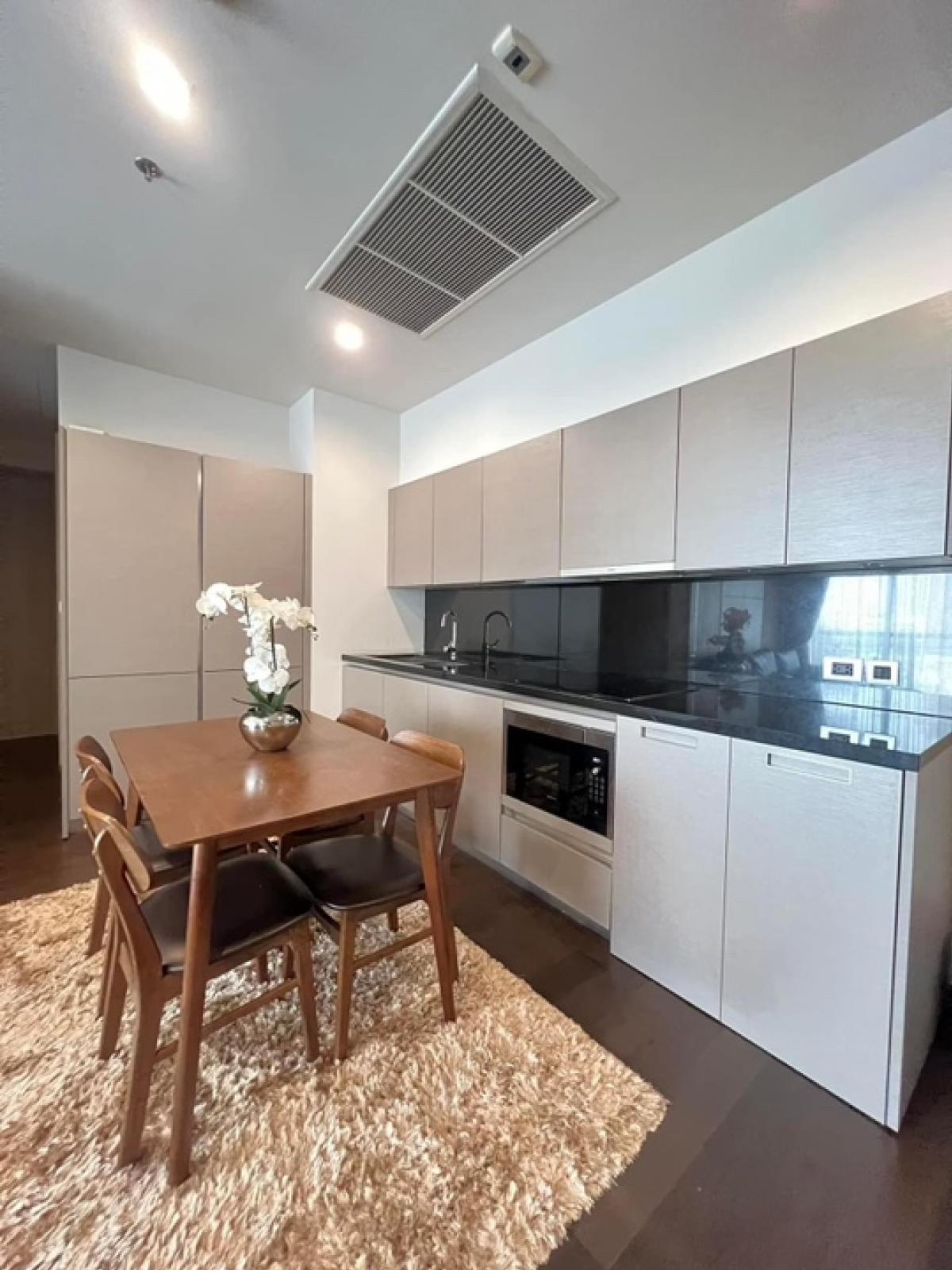 For SaleCondoSukhumvit, Asoke, Thonglor : 📢👇Sell corner unit with tenant til  8/9/2026 at XXXIX By Sansiri, one of the luxurious most wanted place to live or invest as it located in Em district and very close to BTS