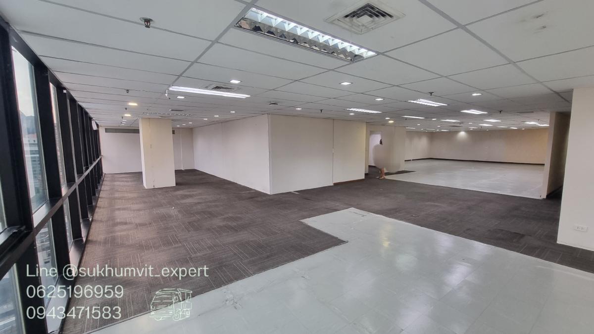 For RentOfficeSukhumvit, Asoke, Thonglor : BTS Asoke, office for rent, 320 square meters, 16th floor, with private bathroom, good location, 700 baht per square meter, 2.3 meter high ceiling, beautiful view, good condition, ready to use