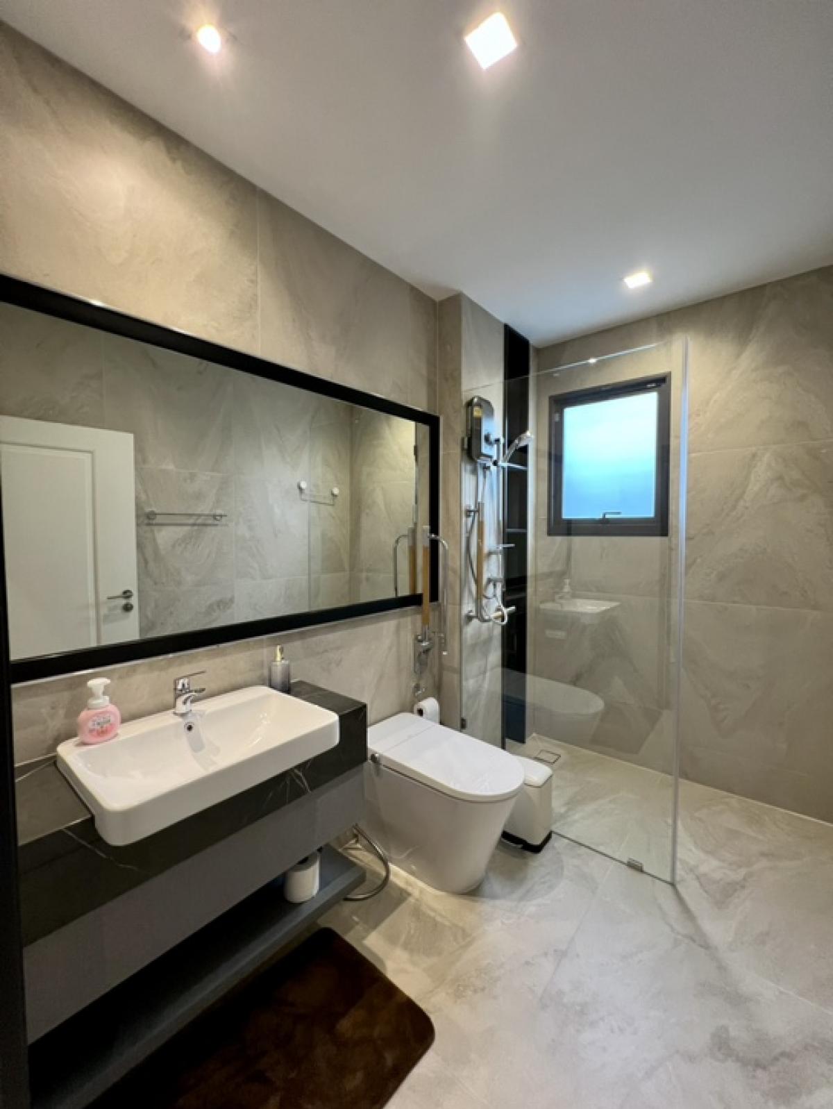 บ้านบางนา แบริ่ง ลาซาล : ให้เช่าบ้าน Grand Bangkok Boulevard Sukhumvit Srinakarin 400,000บาท 4ห้องนอน 5ห้องน้ำ พื้นที่ใช้สอย510ตรม สุขุมวิท107(ซอยแบริ่ง31/1) ใกล้ ไบเทค บางนา สุขุมวิท BTSแบริ่ง centralบางนา bangkokpatanaschool โรงเรียนนานาชาติ