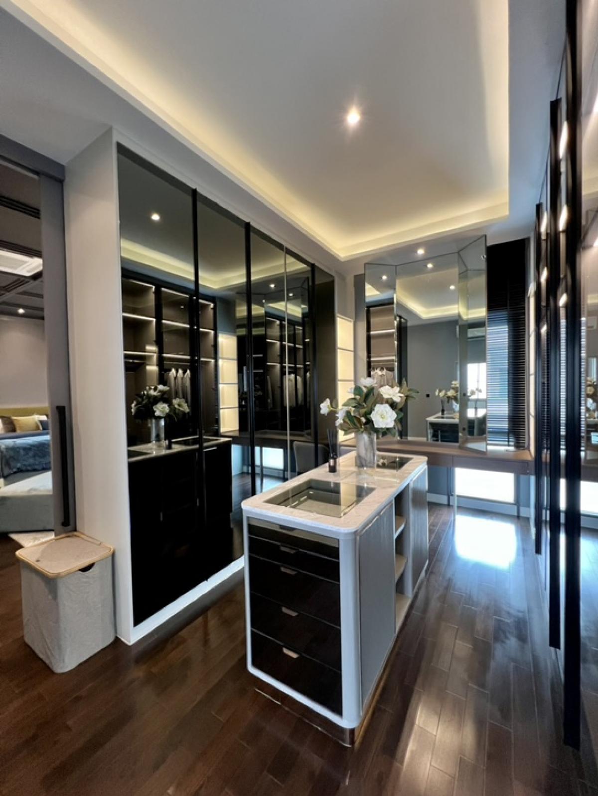 บ้านบางนา แบริ่ง ลาซาล : ให้เช่าบ้าน Grand Bangkok Boulevard Sukhumvit Srinakarin 400,000บาท 4ห้องนอน 5ห้องน้ำ พื้นที่ใช้สอย510ตรม สุขุมวิท107(ซอยแบริ่ง31/1) ใกล้ ไบเทค บางนา สุขุมวิท BTSแบริ่ง centralบางนา bangkokpatanaschool โรงเรียนนานาชาติ