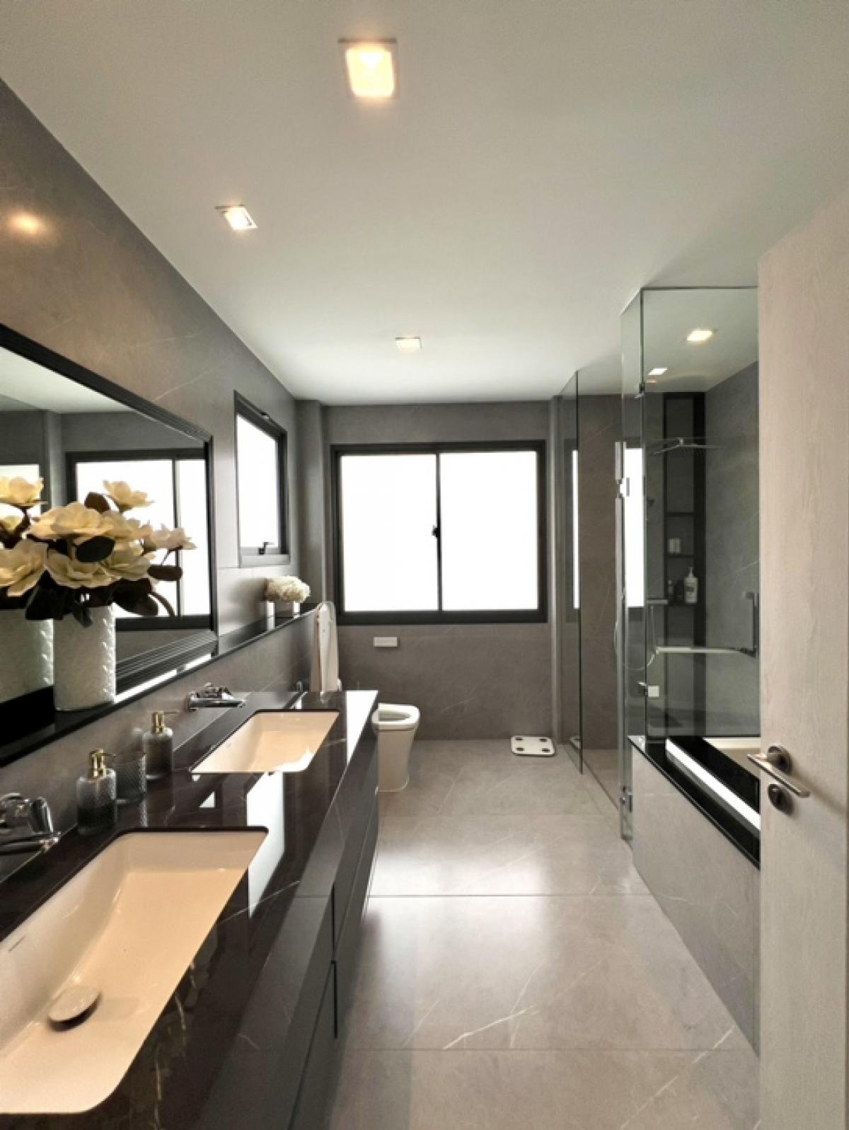 บ้านบางนา แบริ่ง ลาซาล : ให้เช่าบ้าน Grand Bangkok Boulevard Sukhumvit Srinakarin 400,000บาท 4ห้องนอน 5ห้องน้ำ พื้นที่ใช้สอย510ตรม สุขุมวิท107(ซอยแบริ่ง31/1) ใกล้ ไบเทค บางนา สุขุมวิท BTSแบริ่ง centralบางนา bangkokpatanaschool โรงเรียนนานาชาติ