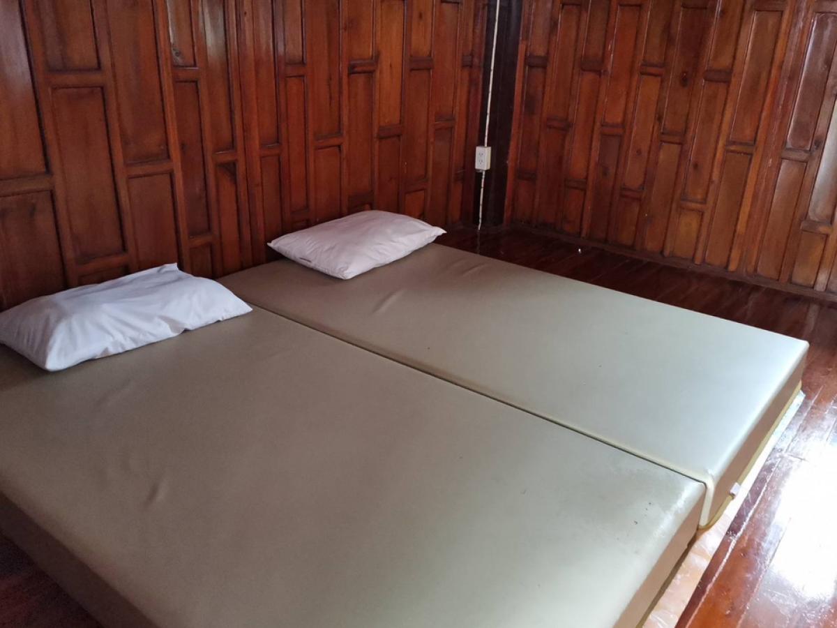 ขายที่ดินพัทยา บางแสน ชลบุรี สัตหีบ : ขายขาดทุน !! ที่ดินแถมบ้านเรือนไทย ไม้สัก สภาพดี เดิมเคยเปิดเป็นโฮมสเตย์และคาเฟ่   เนื้อที่ 7-3-70 ไร่ ต.หมอนนาง อ.พนัสนิคม จ.ชลบุรี