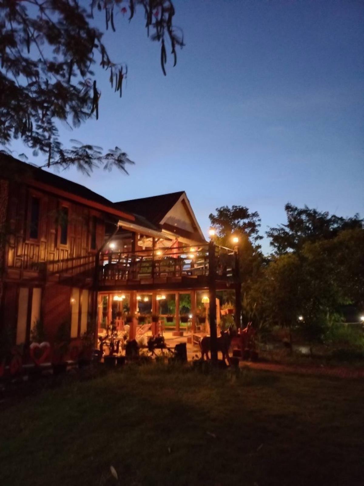 ขายที่ดินพัทยา บางแสน ชลบุรี สัตหีบ : ขายขาดทุน !! ที่ดินแถมบ้านเรือนไทย ไม้สัก สภาพดี เดิมเคยเปิดเป็นโฮมสเตย์และคาเฟ่   เนื้อที่ 7-3-70 ไร่ ต.หมอนนาง อ.พนัสนิคม จ.ชลบุรี