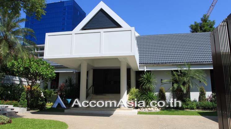 For RentHouseSathorn, Narathiwat : 🔼accoma🔽 (✅Vdo Tour) Garden, Private Swimming Pool 7 Beds House for Ret in Sathorn, MRT LUMPHINI