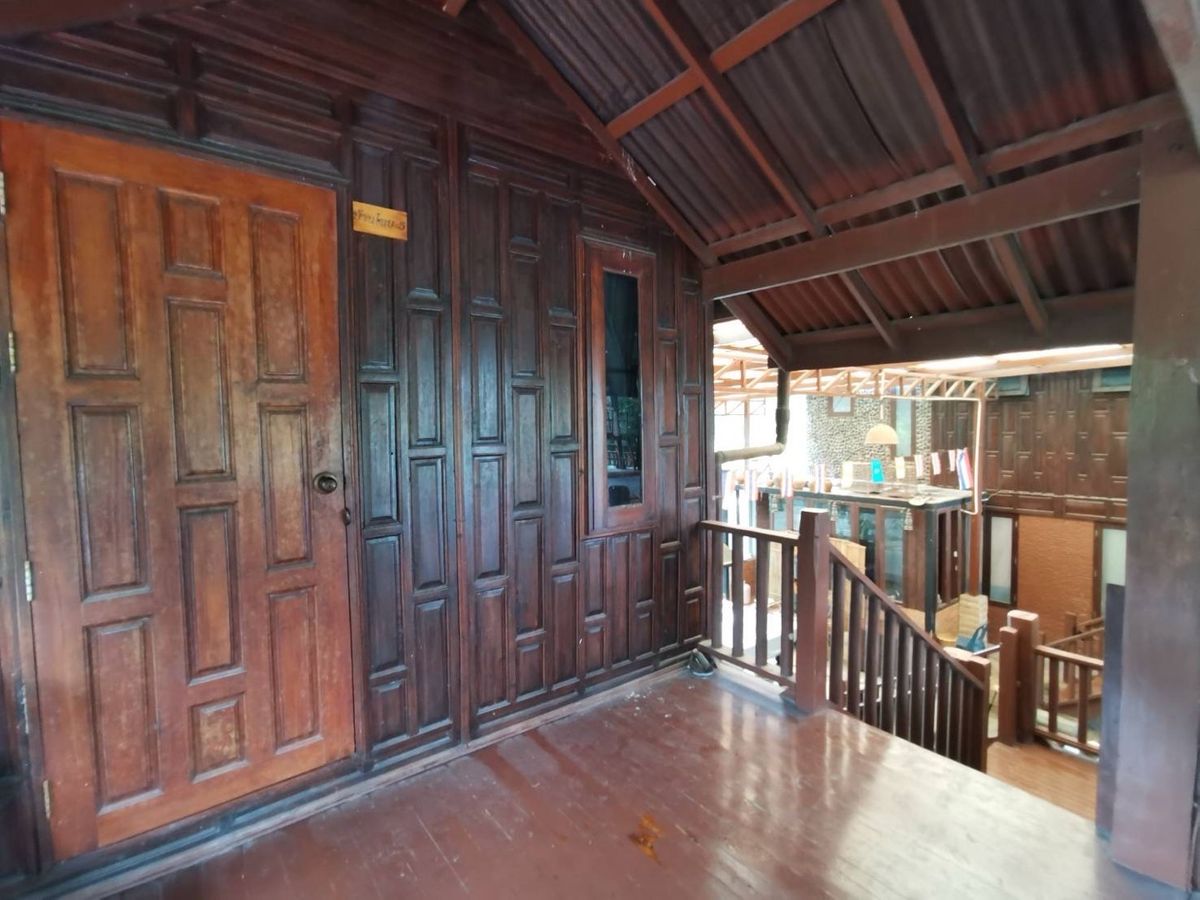 ขายที่ดินพัทยา บางแสน ชลบุรี สัตหีบ : ขายขาดทุน !! ที่ดินแถมบ้านเรือนไทย ไม้สัก สภาพดี เดิมเคยเปิดเป็นโฮมสเตย์และคาเฟ่   เนื้อที่ 7-3-70 ไร่ ต.หมอนนาง อ.พนัสนิคม จ.ชลบุรี