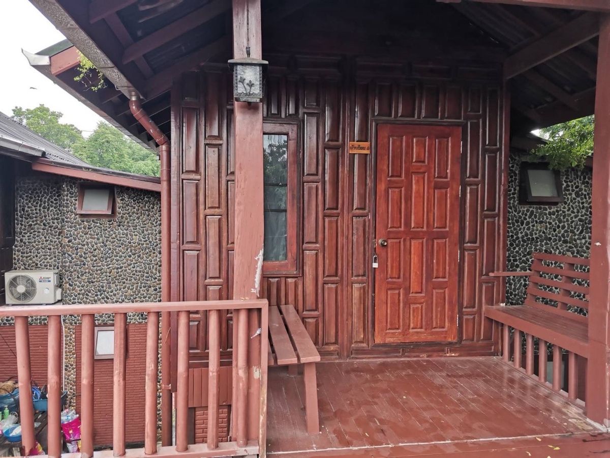 ขายที่ดินพัทยา บางแสน ชลบุรี สัตหีบ : ขายขาดทุน !! ที่ดินแถมบ้านเรือนไทย ไม้สัก สภาพดี เดิมเคยเปิดเป็นโฮมสเตย์และคาเฟ่   เนื้อที่ 7-3-70 ไร่ ต.หมอนนาง อ.พนัสนิคม จ.ชลบุรี