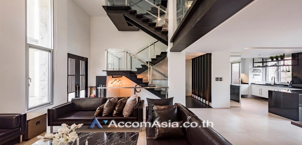 For RentTownhomeSathorn, Narathiwat : Pet-friendly | 4 Bedrooms Townhouse for Rent in Sathorn, Bangkok near BTS Chong Nonsi - MRT Khlong Toei at The Loft (AA27252)