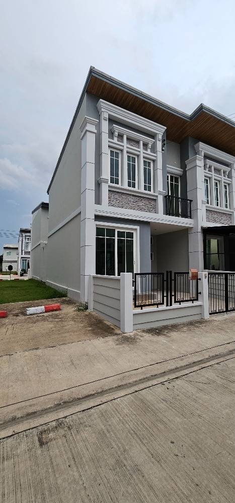 For SaleTownhomeThaphra, Talat Phlu, Wutthakat : 📣Urgent sale below cost, townhouse near Sathorn, near BTS (corner house), house has never been occupied.