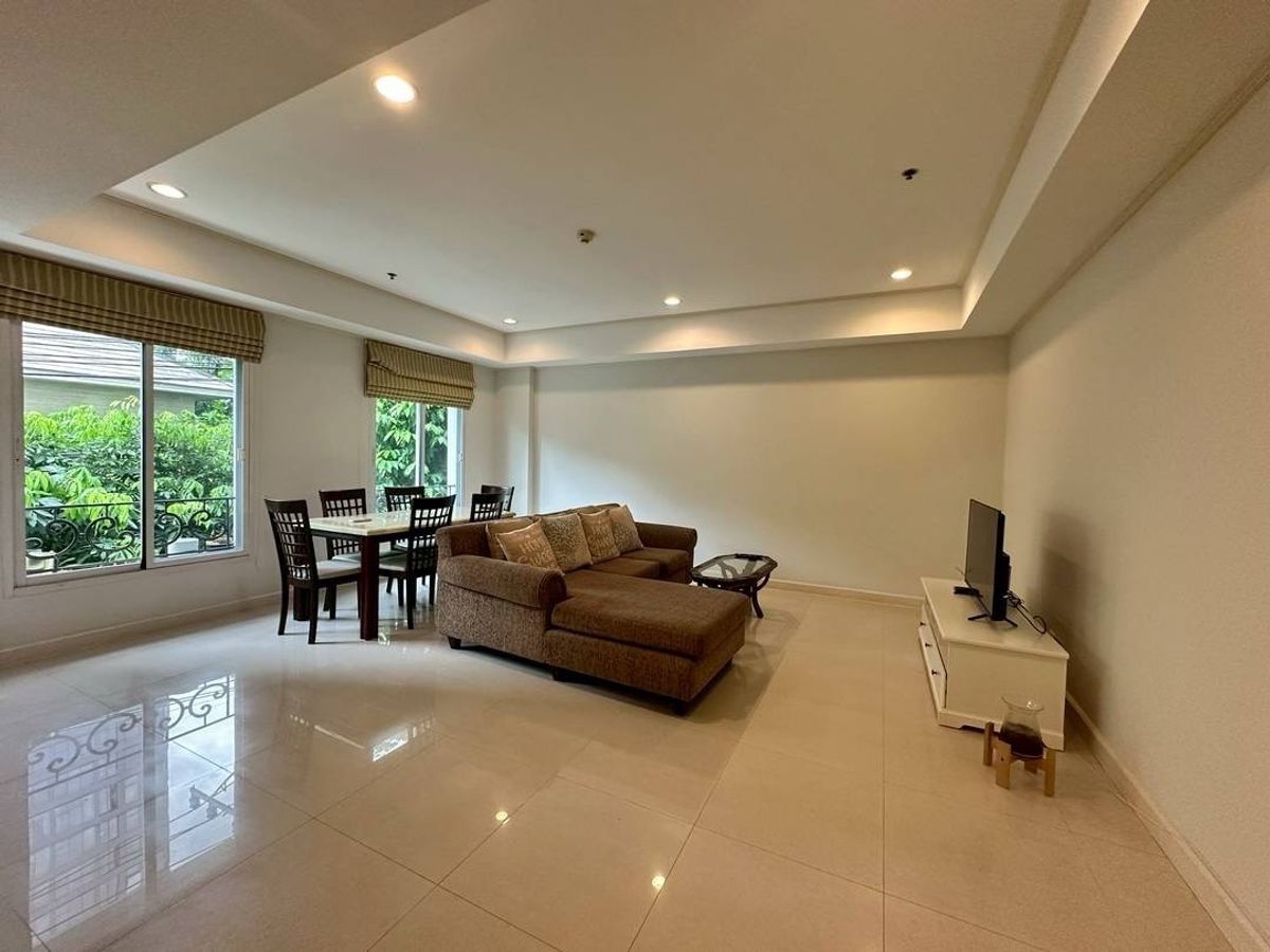 For RentCondoSukhumvit, Asoke, Thonglor : Corner 2 bedroom unit for rent with greenery view of condo (low floor)