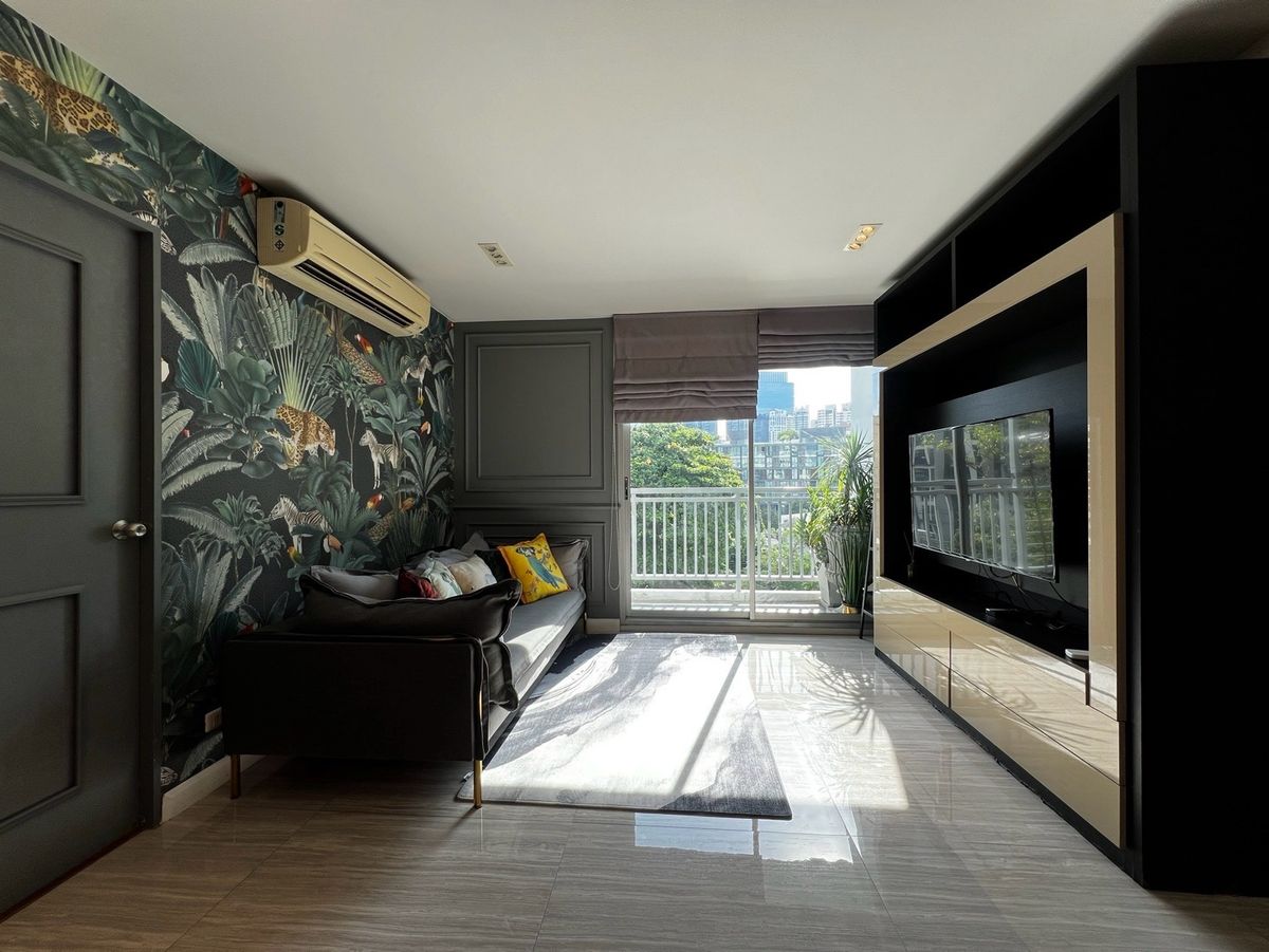 For RentCondoSukhumvit, Asoke, Thonglor : **🏢 Modern 2-Bedroom Condo at The Forty Nine Plus II – Available Now!** **🌇 Stylish Living with a Beautiful View in Trendy Thonglor**
