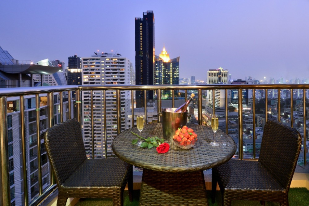 ให้เช่าคอนโดสุขุมวิท อโศก ทองหล่อ : 👍🏻Experience luxury apartments in the heart of the city,  220 SQ.M, Huge size and located in asoke