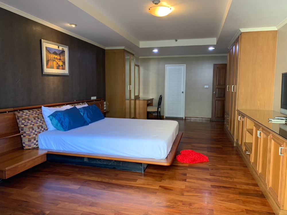 For RentCondoSathorn, Narathiwat : Sathorn Park Place 3 Beds 291 sqm have maid room 65k per month