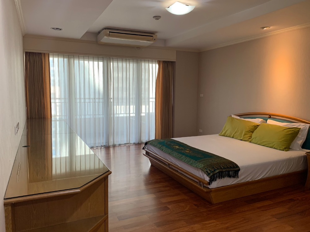 For RentCondoSathorn, Narathiwat : Sathorn Park Place 3 Beds 291 sqm have maid room 65k per month